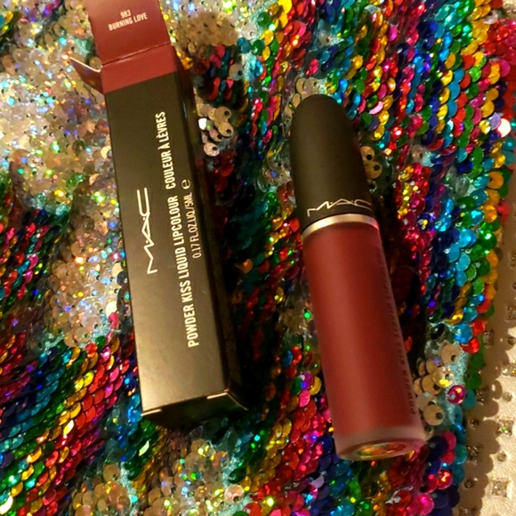 🧚♀️BURNING LOVE Mac Cosmetics Powder Kiss Liquid Lipcolour NWT - Picture 6 of 6